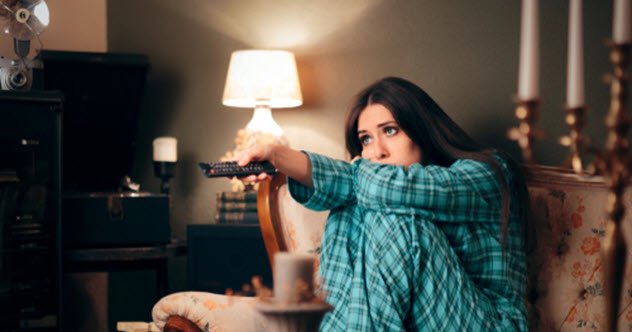 10 причин, почему "запойный" просмотр сериалов нас медленно убивает
