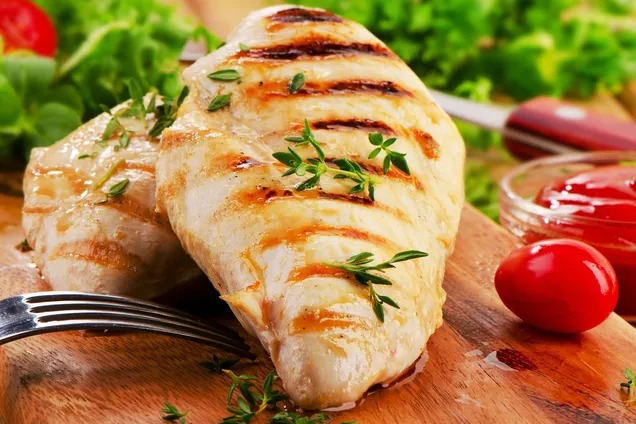 Ешь и худей: Топ-10 низкокалорийных продуктов с высоким содержанием белка