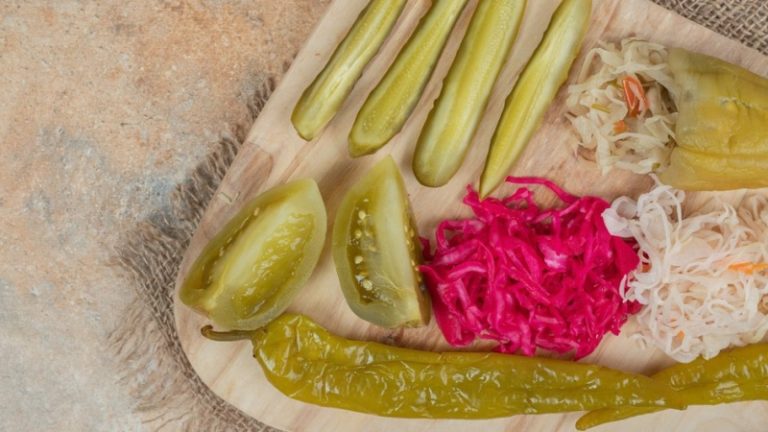 Диетолог назвал заменяющий любые пищевые добавки простой продукт