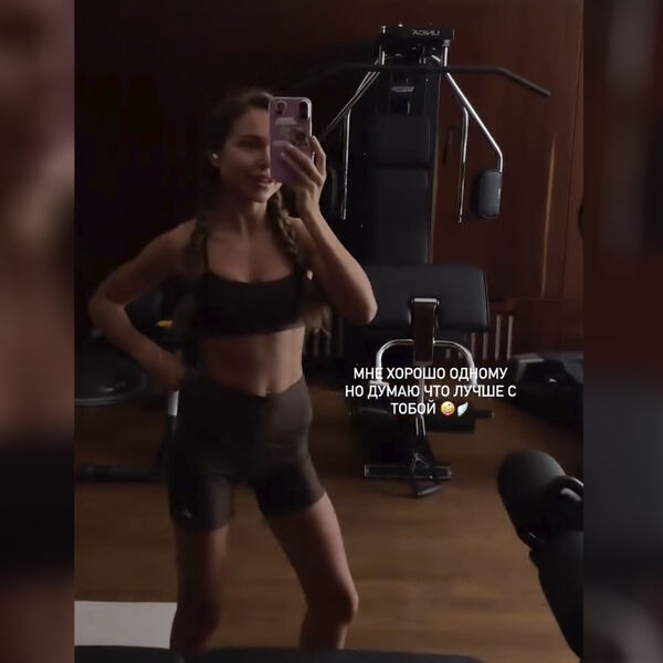 Дочь Маликова показала фигуру в велосипедках и топе