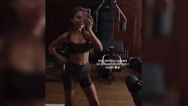 Дочь Маликова показала фигуру в велосипедках и топе
