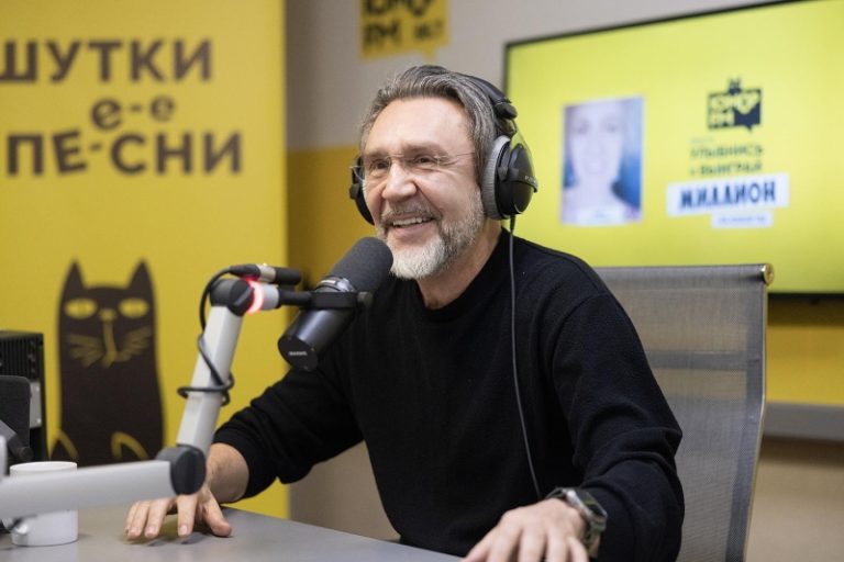 «Я очень не люблю поющих женщин»: Сергей Шнуров о вечной молодости, отношениях и новом треке