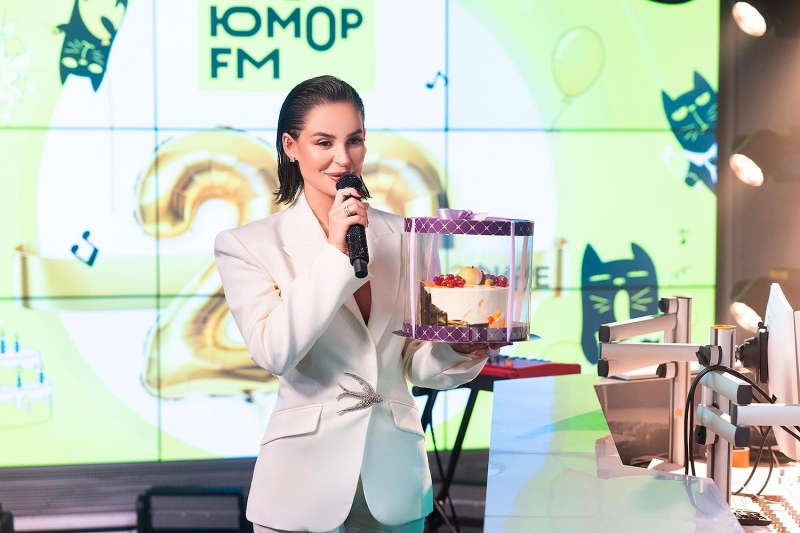 Ольга Серябкина и Митя Фомин в эфире: как прошел юбилей «Юмор FM»