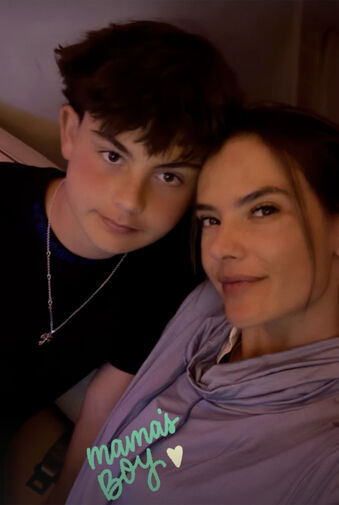 44-летняя «ангел» Victoria's Secret показала редкое фото с 13-летним сыном