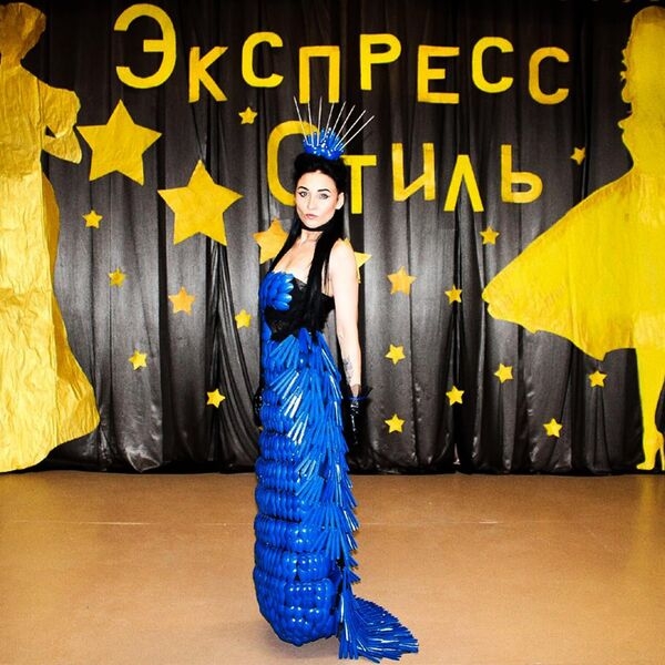 Осужденные ИК-6 склеили платья для конкурса красоты из подручных материалов