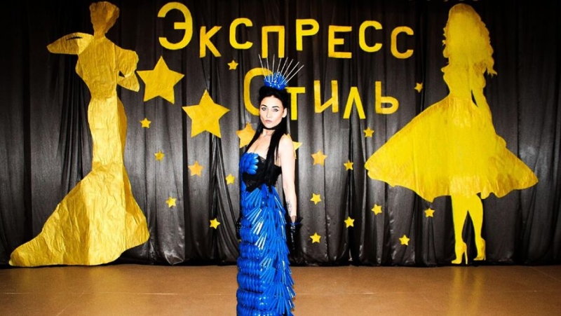 Осужденные ИК-6 склеили платья для конкурса красоты из подручных материалов