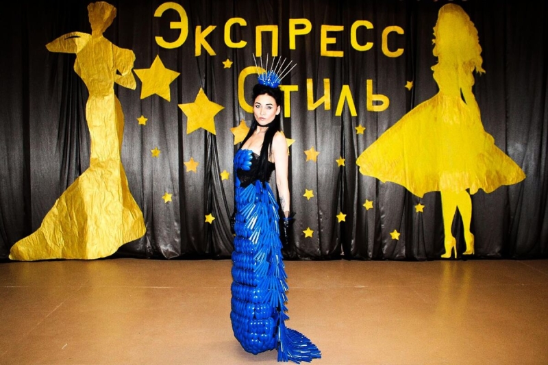 Осужденные ИК-6 склеили платья для конкурса красоты из подручных материалов