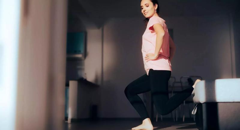 10 видов приседаний, которые помогут подтянуть живот, талию и ягодицы и разнообразят ваши тренировки