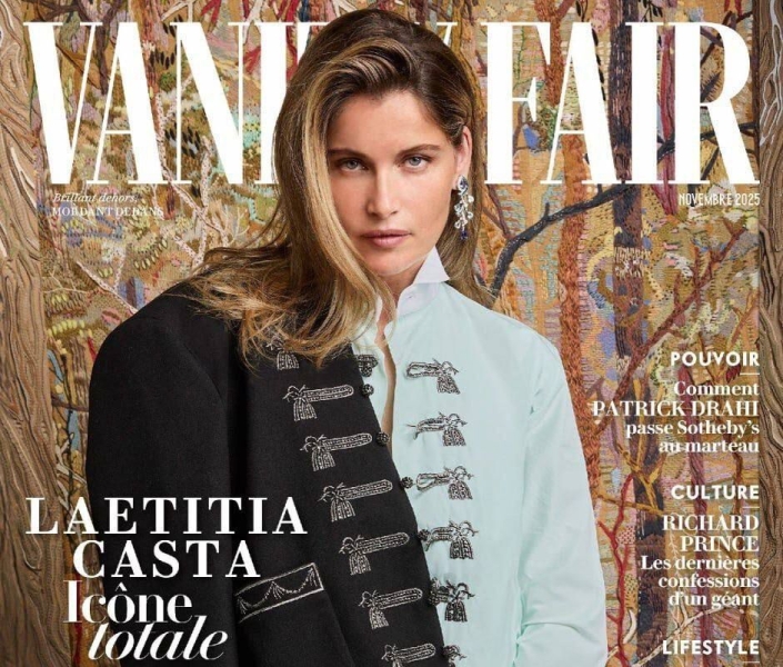 47-летняя Летиция Каста снялась в рубашке без штанов для глянца