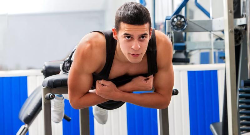 7 вариантов гиперэкстензий для укрепления спины и выравнивания осанки (видео)