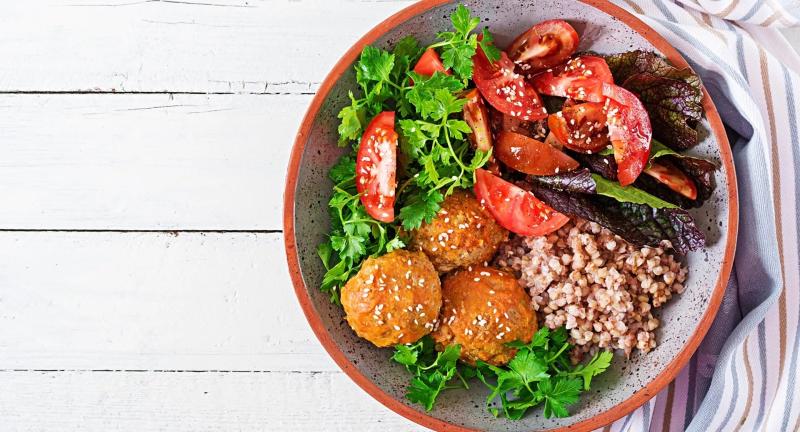 Как накачать бицепс: программа и видео упражнений