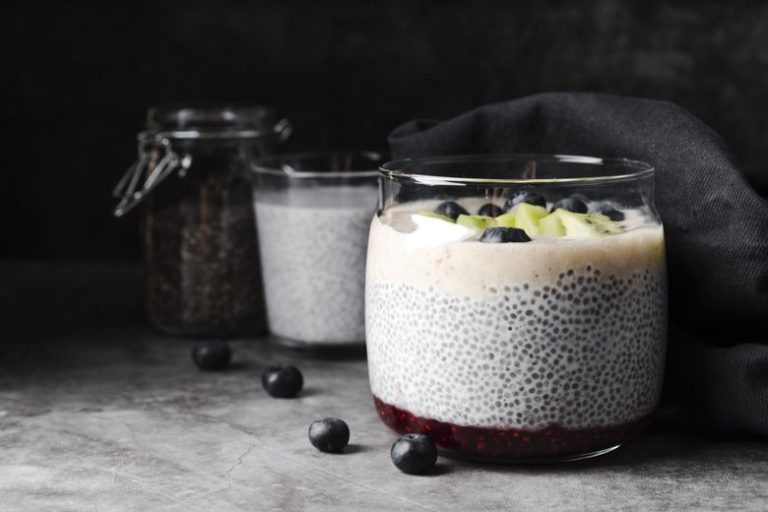 Смузи и боулы с семенами чиа могут отправить вас на операционный стол, предупредил врач