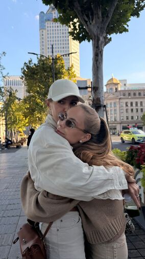 Татьяна Навка показала редкое фото с дочерью: «Целую тебя»