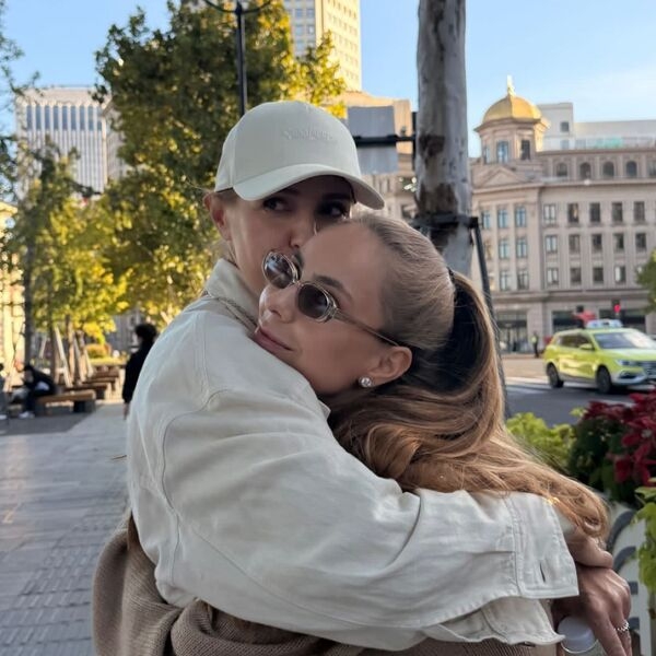 Татьяна Навка показала редкое фото с дочерью: «Целую тебя»