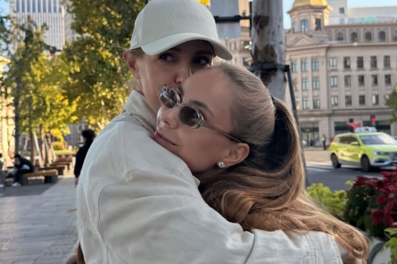 Татьяна Навка показала редкое фото с дочерью: «Целую тебя»