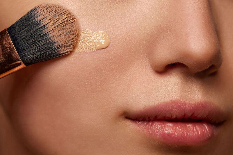 Врач назвала правило, которое подготовит кожу к макияжу