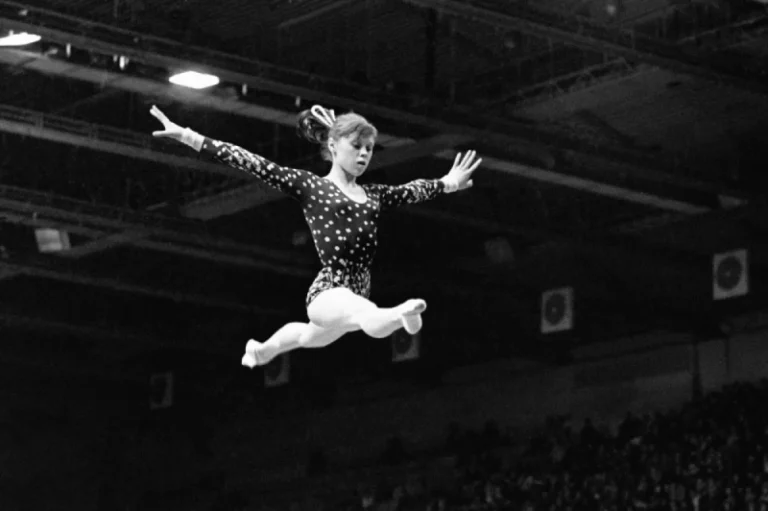 Вместо золота Олимпиады — сломанная жизнь. Трагедия гимнастки Елены Мухиной