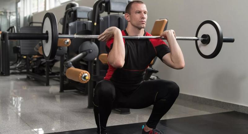 Как правильно делать приседания со штангой: техника и варианты упражнения