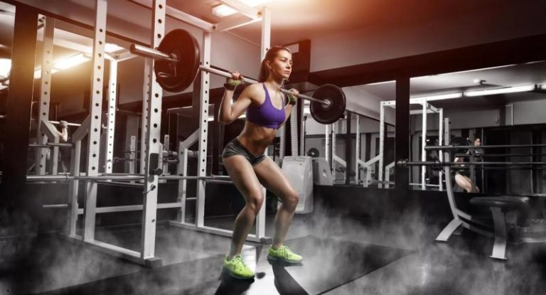Как правильно делать приседания со штангой: техника и варианты упражнения
