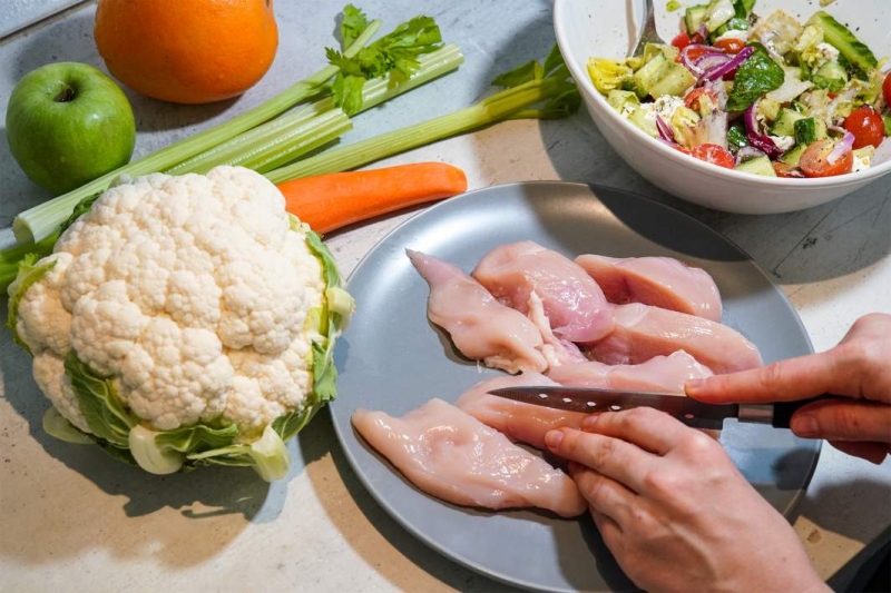 Сами с усами: от фастфуда у школьниц растут волосы на лице