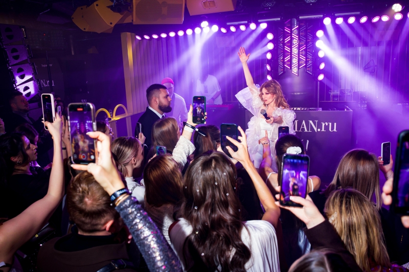 Серебряный блеск и атмосфера предсказаний: как прошла Celebrity Party Woman.ru 2025