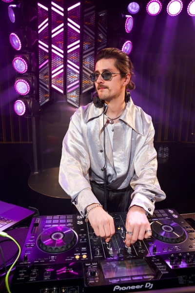 Серебряный блеск и атмосфера предсказаний: как прошла Celebrity Party Woman.ru 2025