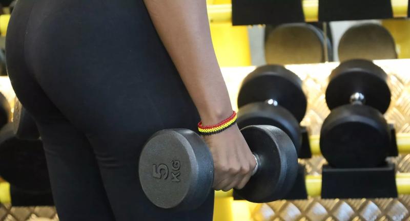 Силовая тренировка для женщин: тренировочный план и лучшие упражнения