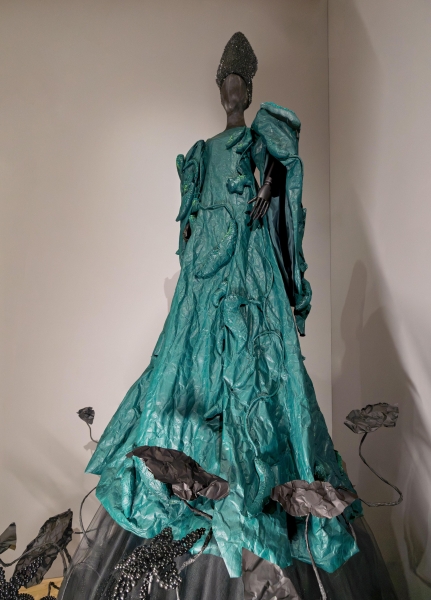 В Государственном историческом музее представили платье из переработанного пластика