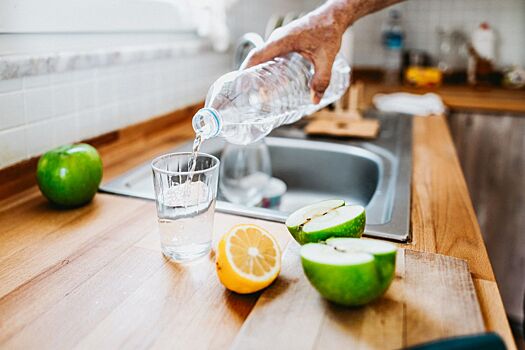 Гастроэнтеролог объяснил, как правильно выбирать минеральную воду