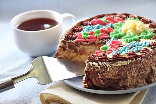 Почему после праздников тянет на вредную еду