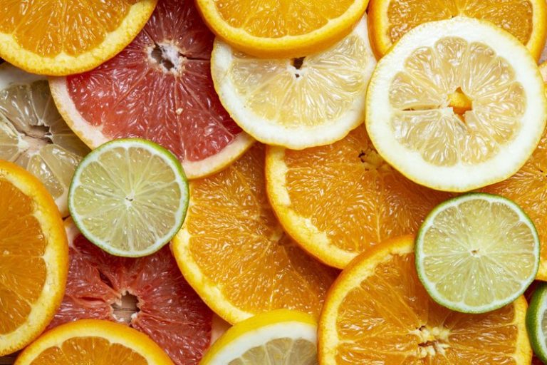 Диетолог Кованова назвала три главных фрукта весны