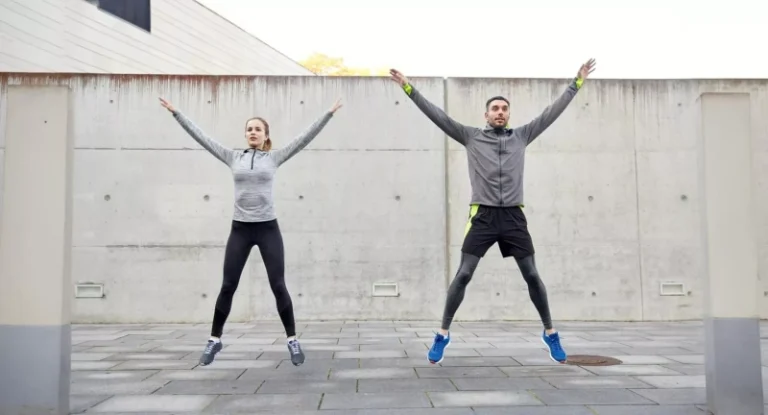 Кардиотренировка дома: 10 вариантов прыжков Джека для любой цели